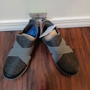 NWT Grey Crocs, Size 6 Womens